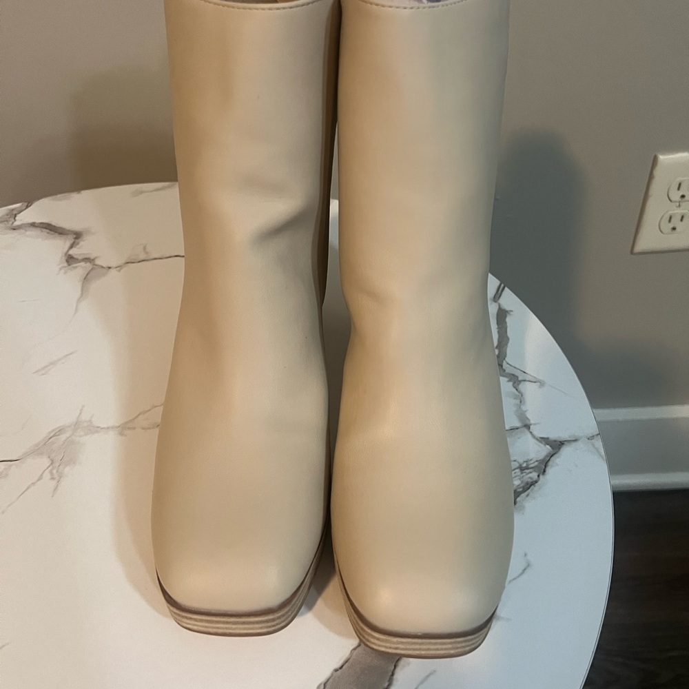 Mi.iM Cream Ankle Booties